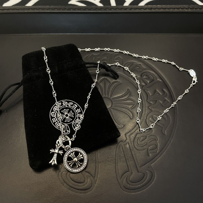 Ch*0me He**ts necklaces